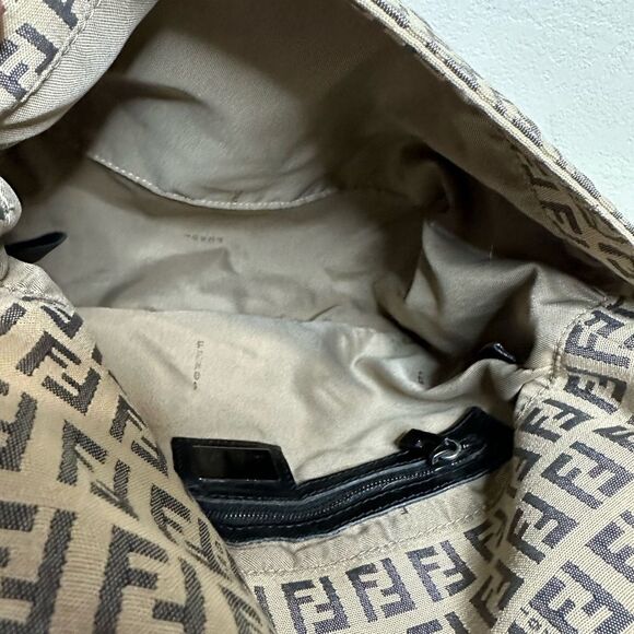 💯Authentic Fendi Shoulder Bag🍀 - Picture 12 of 17